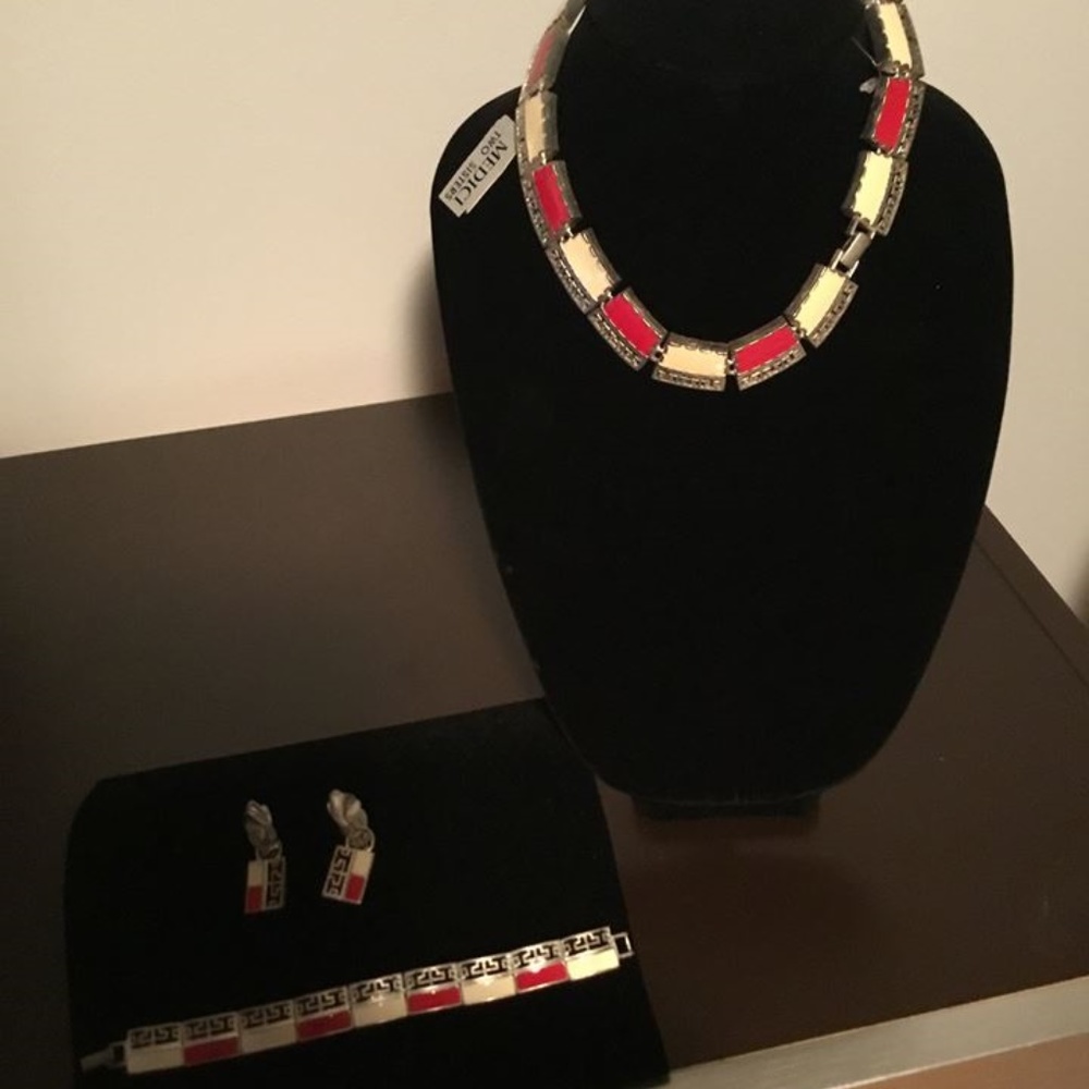 MediciTwo Sisters Vintage 3 pc set Red & Ivory New